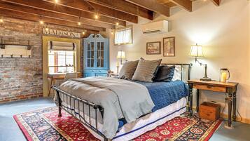 Apartment (0 Bedroom) | Interior