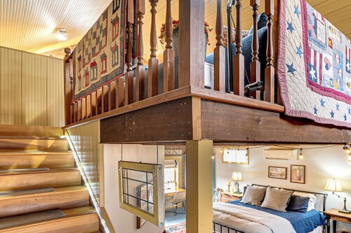 1 Block to Main St: 'second Street Carriage House'