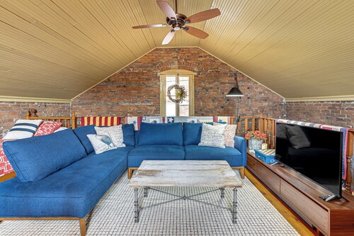 1 Block to Main St: 'second Street Carriage House'