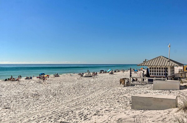 Apartment (1 Bedroom) | Interior - Walk to Beach! Ocean-view Resort Getaway in Destin (Miramar Beach)