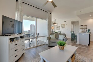 Interior - Walk to Beach! Ocean-view Resort Getaway in Destin (Miramar Beach)