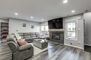 Interior - Easy Commute to Philly: Traveling Pros' Hub! (Levittown)