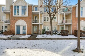 Interior - Easy Commute to Philly: Traveling Pros' Hub! (Levittown)