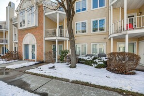 Interior - Easy Commute to Philly: Traveling Pros' Hub! (Levittown)