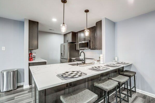 Interior - Easy Commute to Philly: Traveling Pros' Hub! (Levittown)