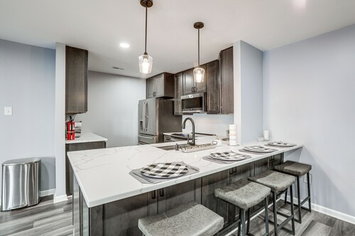 Easy Commute to Philly: Traveling Pros' Hub!