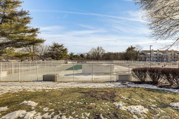 Interior - Easy Commute to Philly: Traveling Pros' Hub! (Levittown)