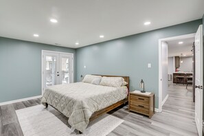 Interior - Easy Commute to Philly: Traveling Pros' Hub! (Levittown)