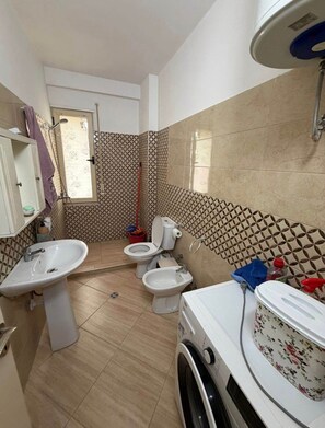 Hair dryer, towels, soap, toilet paper - Shtepia e Lales (Tiranë)