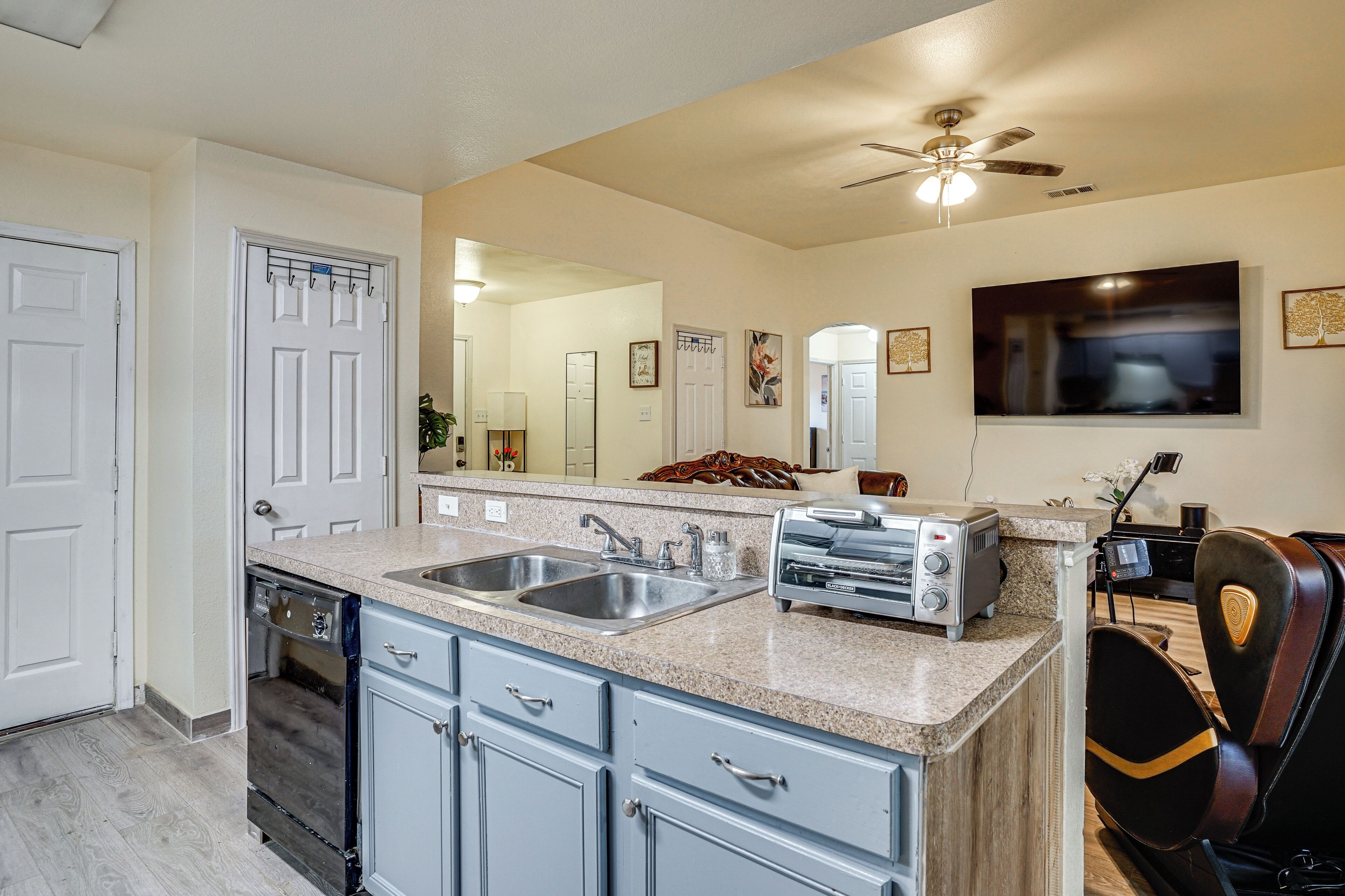 House (3 Bedrooms) | Interior