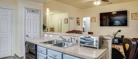 House (3 Bedrooms) | Interior