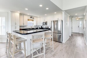 Fridge, microwave, oven, stovetop - Stunning Views • 2 minute walk to beach • Charming Beach House (Ocean Isle Beach)