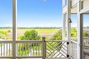 Property grounds - Stunning Views • 2 minute walk to beach • Charming Beach House (Ocean Isle Beach)