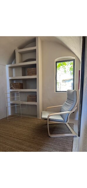 Unclassified image, 3 of 8, button - The turret (Sanremo)