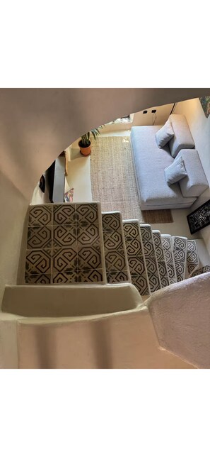 Unclassified image, 2 of 8, button - The turret (Sanremo)