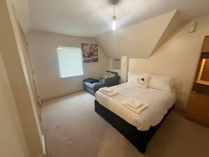 2 habitaciones, tabla de planchar con plancha y wifi gratis 
