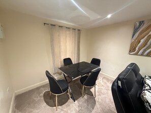 Dining - Cozy Apartment Flat 4 Guildford Court (Colchester)
