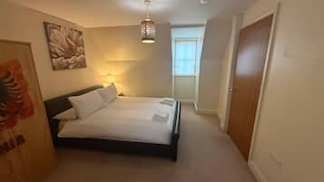 2 slaapkamers, een strijkplank/strijkijzer, gratis wifi, beddengoed