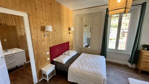 1 phòng ngủ, bàn ủi/dụng cụ ủi quần áo 