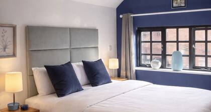 The Ascot Room @ The Three Horseshoes is a Boutique Room with free parking