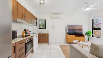 Apartment | Private kitchen | Cookware/dishes/utensils