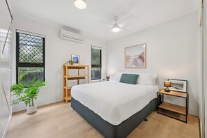 Apartment | 1 bedroom, bed sheets - Beachside Apartment With Secure Parking (Gold Coast)