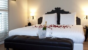 1 bedroom, free WiFi, bed sheets - Explore Huizen in Perfect Suite w/Onsite Dining Near Breathtaking Reserves (Huizen)