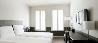 Perfect Harbor Stay w/Onsite Dining | Near Huizen  Attractions & Nature Reserves