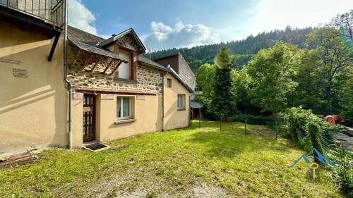 Garden Retreat Near the Town Center