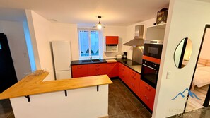 Appartement | Privékeuken | Een kinderstoel