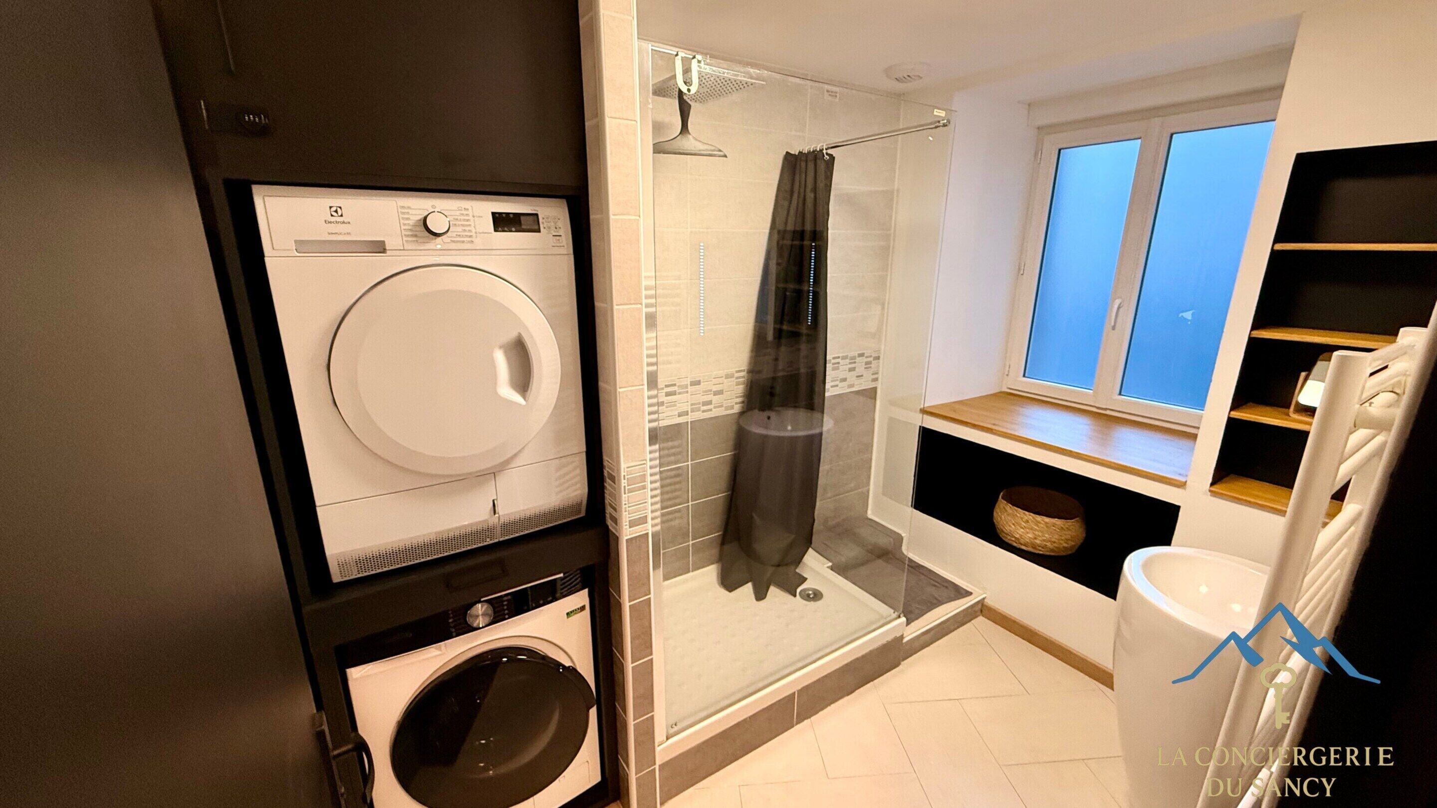 Apartment | Bathroom | Hair dryer
