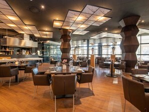 Dining - Discover the Perfect Nature Getaway Close to Burgers Zoo | Swimming Pool (Ellecom)