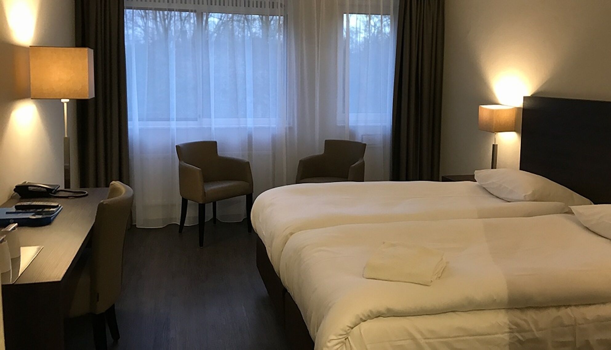 1 habitación, tabla de planchar con plancha, wifi gratis y ropa de cama 