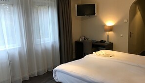 1 bedroom, iron/ironing board, free WiFi, bed sheets - Discover the Perfect Nature Getaway Close to Burgers Zoo | Swimming Pool (Ellecom)
