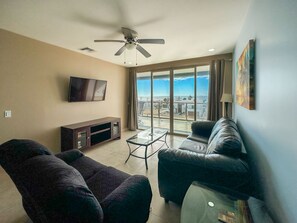 House - Wake Up Close to the Ocean in This 2BR Condo (Puerto Peñasco)