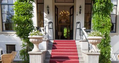 Romantic Getaway Surrounded by Greenery in the Heart of Eerbeek