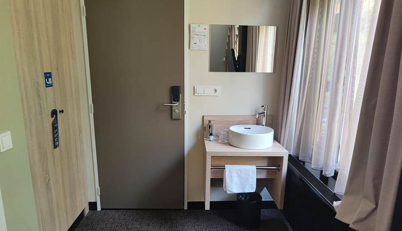 Sèche-cheveux, serviettes fournies