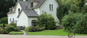 Scenic Stay Surrounded by Forest Trails and Historic Grounds