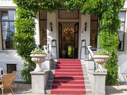 Scenic Stay Surrounded by Forest Trails and Historic Grounds