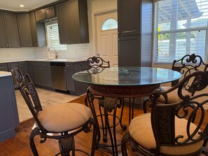 Dining - 2 bed/1 Bath sleeps 6 private backyard 25mins to USSSA (Melbourne)