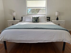 2 bedrooms, iron/ironing board, Internet, bed sheets - 2 bed/1 Bath sleeps 6 private backyard 25mins to USSSA (Melbourne)
