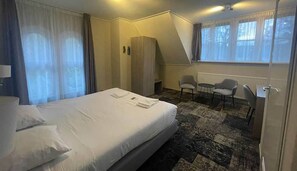 Unclassified image, 4 of 22, button