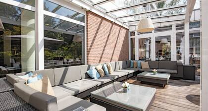 Sun-Filled Escape with Free Parking, Garden Picnic Spot & Cycling Paths