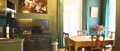 Apartment | Dining