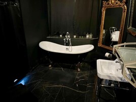 Apartment | Bathroom