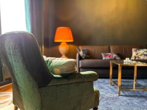 Living room - Cozy Couple Retreat Near Thermes (Spa)