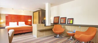 Relaxing Getaway with Free Parking, Garden Picnic Area & Bike Trails