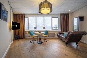 Interior - Scenic Escape with Complimentary Breakfast, Parking and Local Trails (Middelburg)