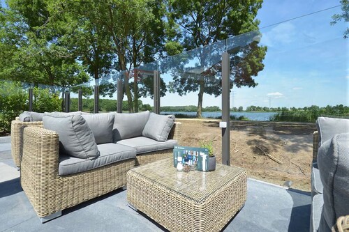 Comfort Meets Convenience Near Bossche Broek Nature Reserve! Onsite Dining