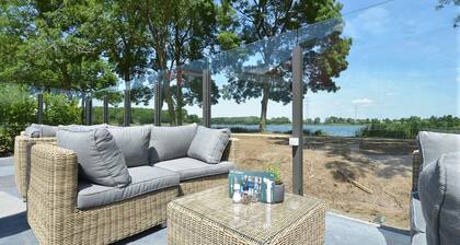 Comfort Meets Convenience Near Bossche Broek Nature Reserve! Onsite Dining